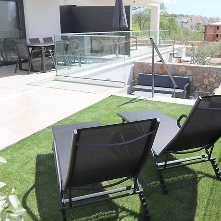 Brand New Apartment With Private Pool 니바이스 외부 사진