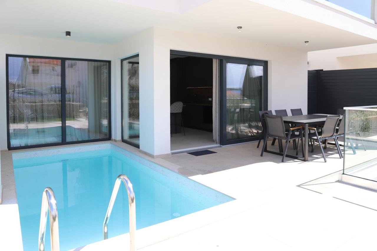 Brand New Apartment With Private Pool 니바이스 외부 사진