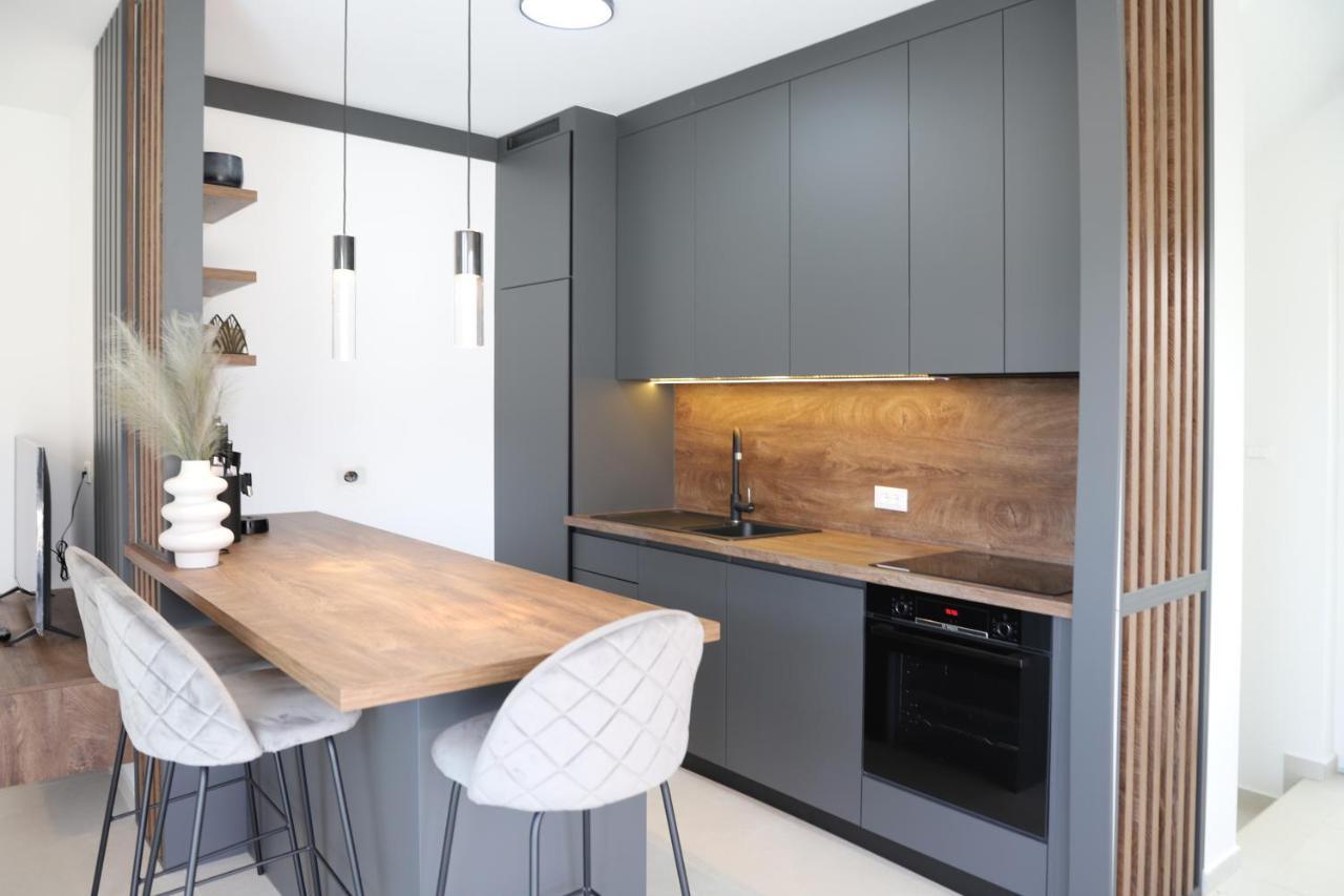 Brand New Apartment With Private Pool 니바이스 외부 사진