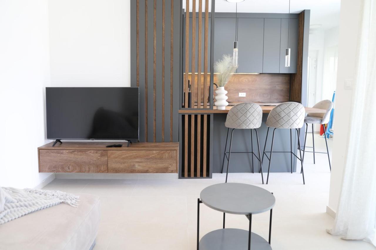 Brand New Apartment With Private Pool 니바이스 외부 사진