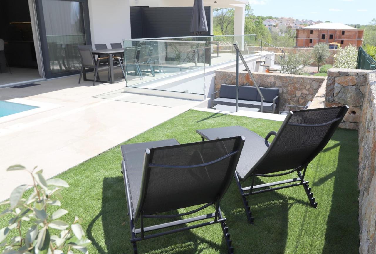 Brand New Apartment With Private Pool 니바이스 외부 사진