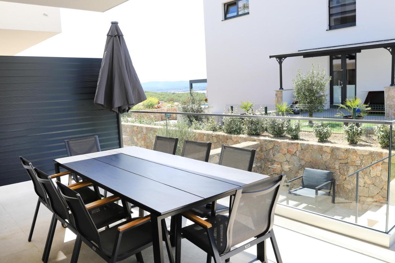 Brand New Apartment With Private Pool 니바이스 외부 사진