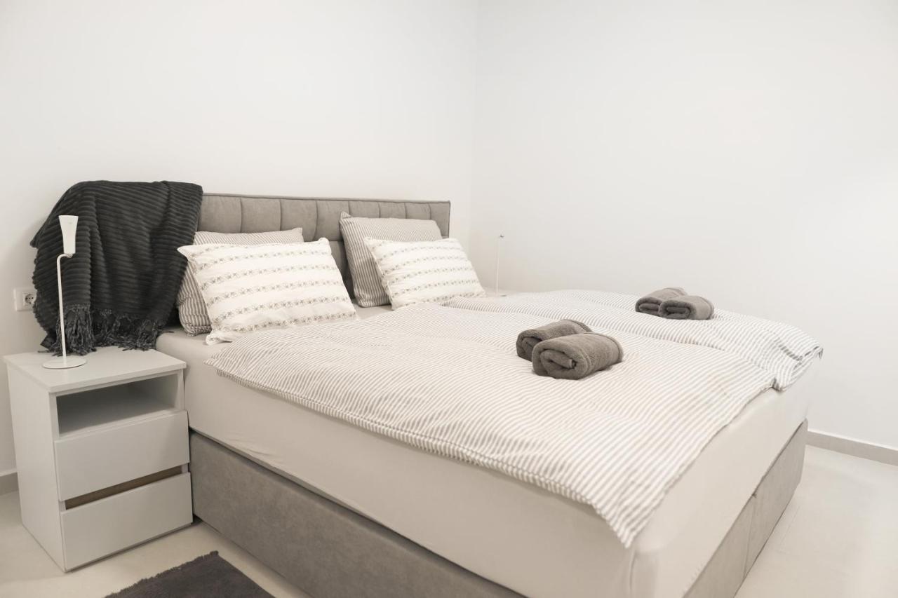 Brand New Apartment With Private Pool 니바이스 외부 사진
