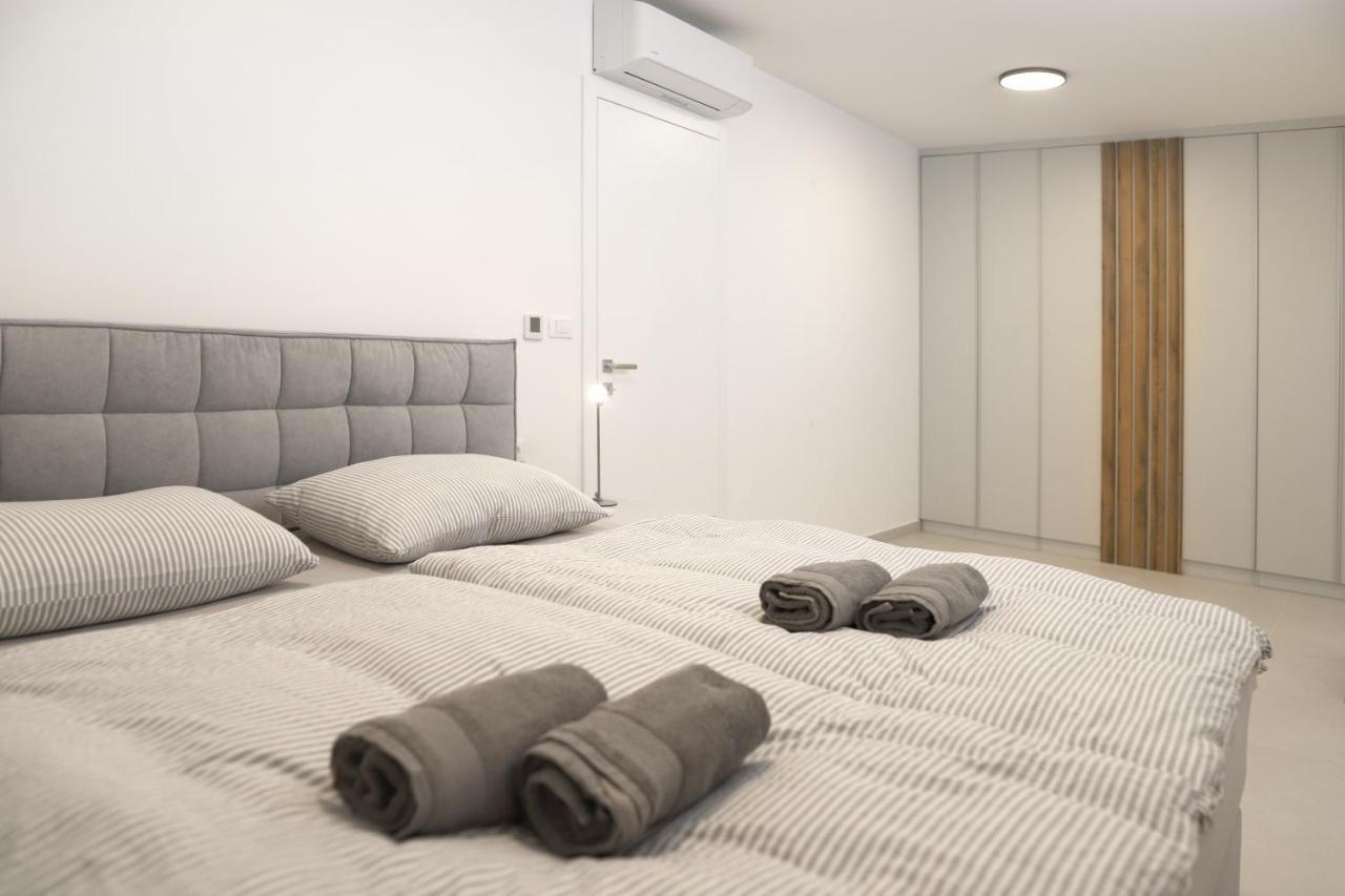 Brand New Apartment With Private Pool 니바이스 외부 사진